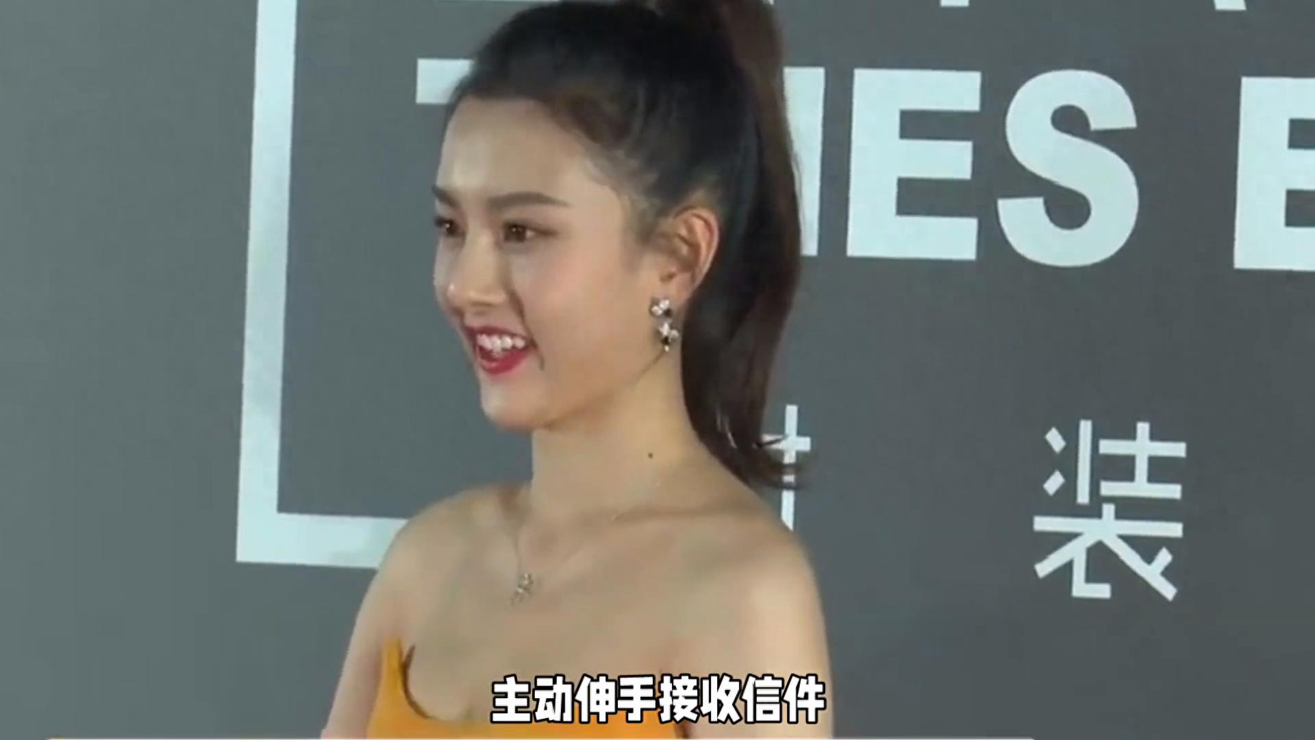 宋祖儿被男粉丝求婚，现场甜蜜互动！