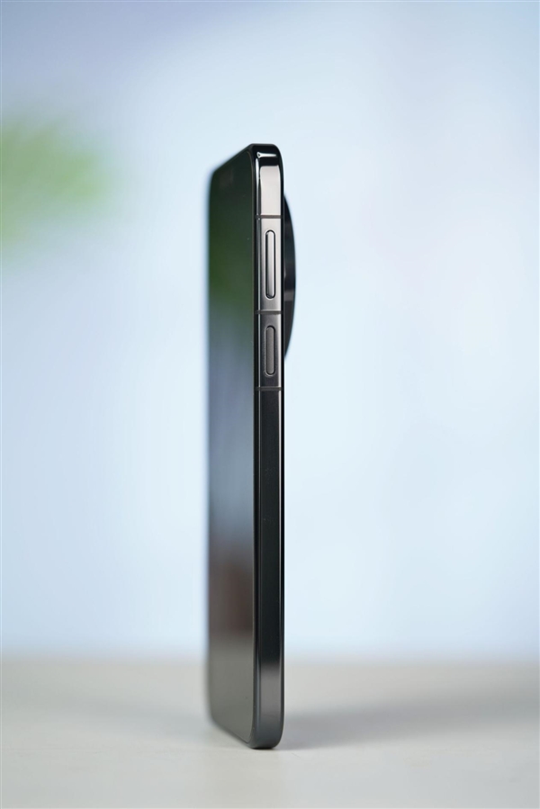 千孔無感出風！華為首款風冷手機Mate80 Pro Max風馳版圖賞