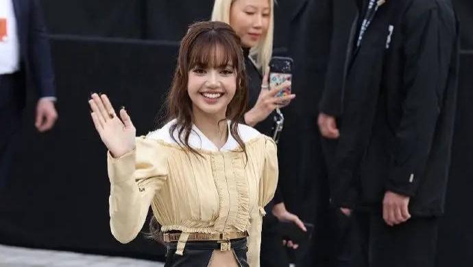 巴黎这一夜，李龙馥像贵族王子、刘亦菲穿土衣服、周冬雨像个男人