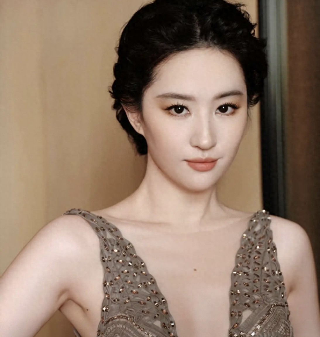 刘亦菲流苏长裙:一场视觉与气质的梦幻交响