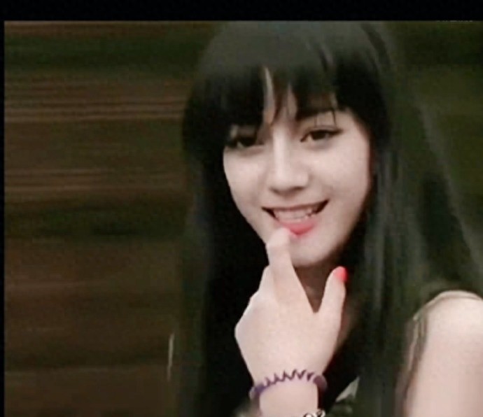 迪丽热巴早期自我介绍完播率100%！青涩可爱，天生丽质从小美到大