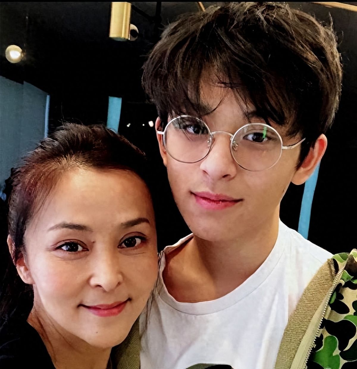 黄志忠也没料到, 自己抛弃的糟糠之妻何音, 如今成了别人的手中宝