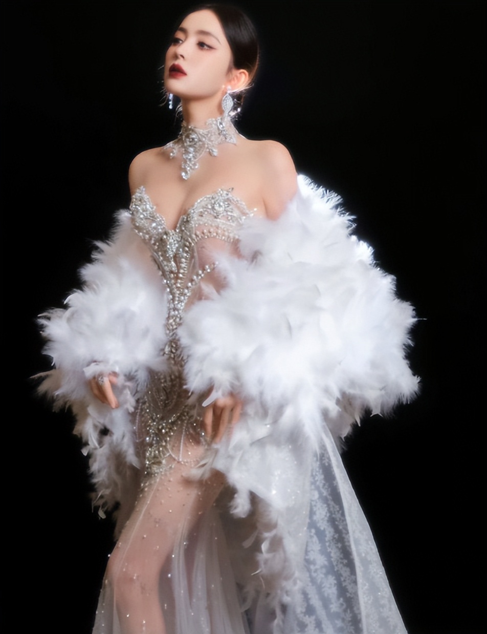 这一夜，41岁张梓琳秒了33岁古力娜扎，才知道啥是身高带给女人的气场