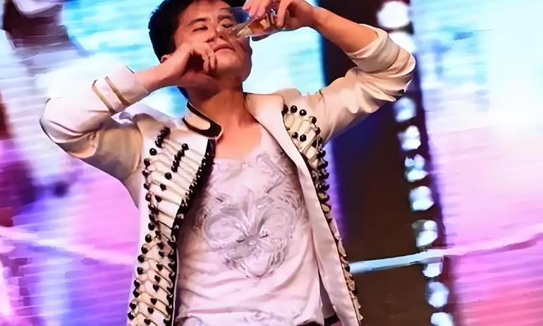 负债百万、露宿街头、装疯卖傻，星光大道的草根歌手现状太落魄