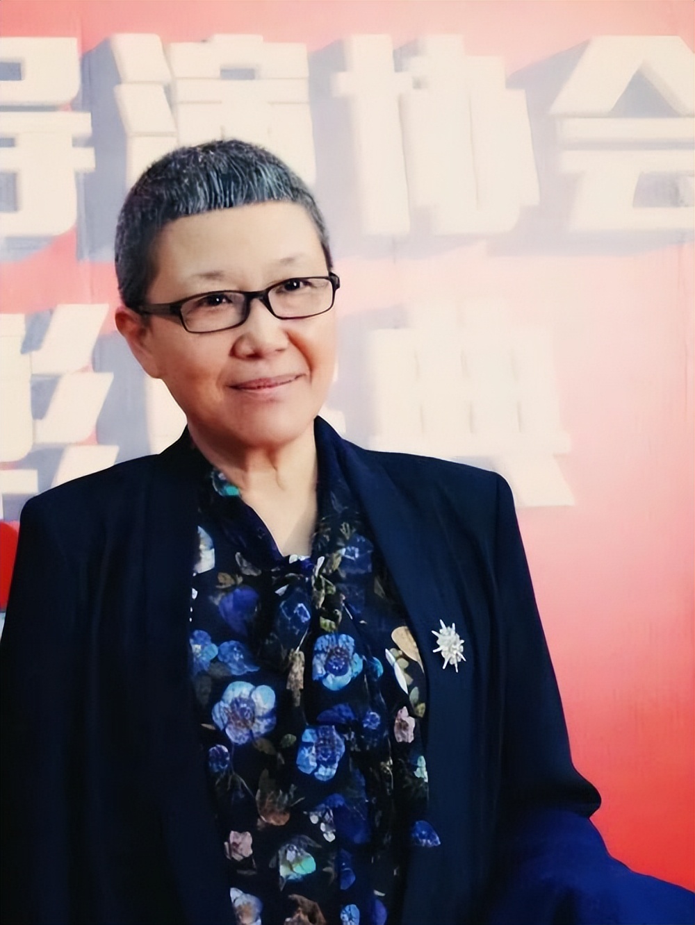 父亲是师长，哥哥是书记，她曾和张艺谋齐名，为何如今得了精神病