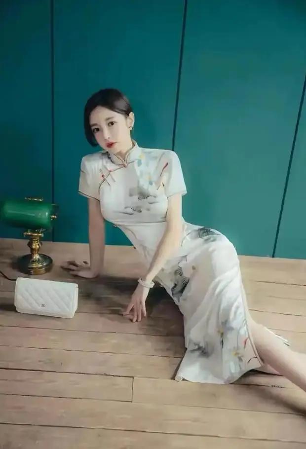 孙允珠旗袍写真一出场，东方韵味直接封神！