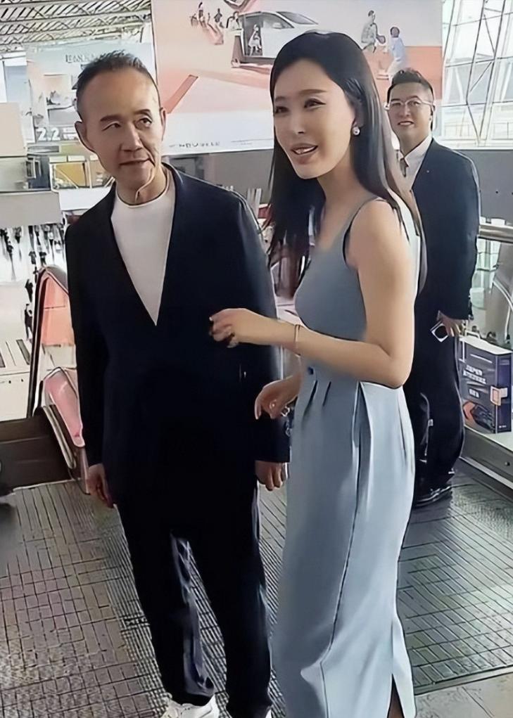 相爱15年抵不过残酷现实！75岁王石垂垂老矣，45岁田朴珺貌美如花