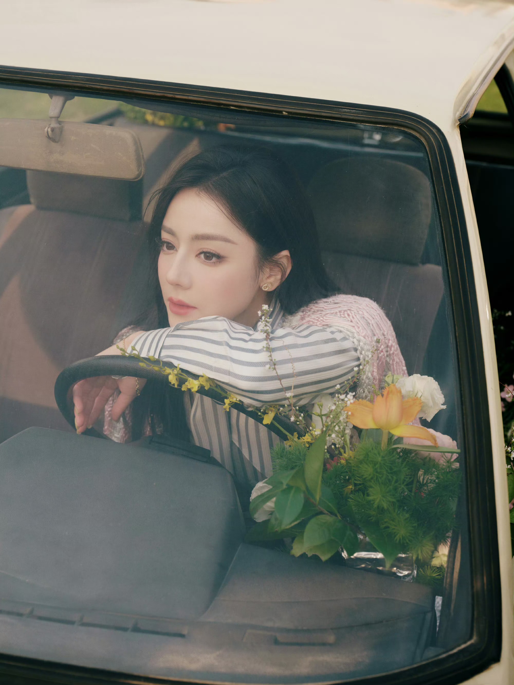 迪丽热巴 营业美照