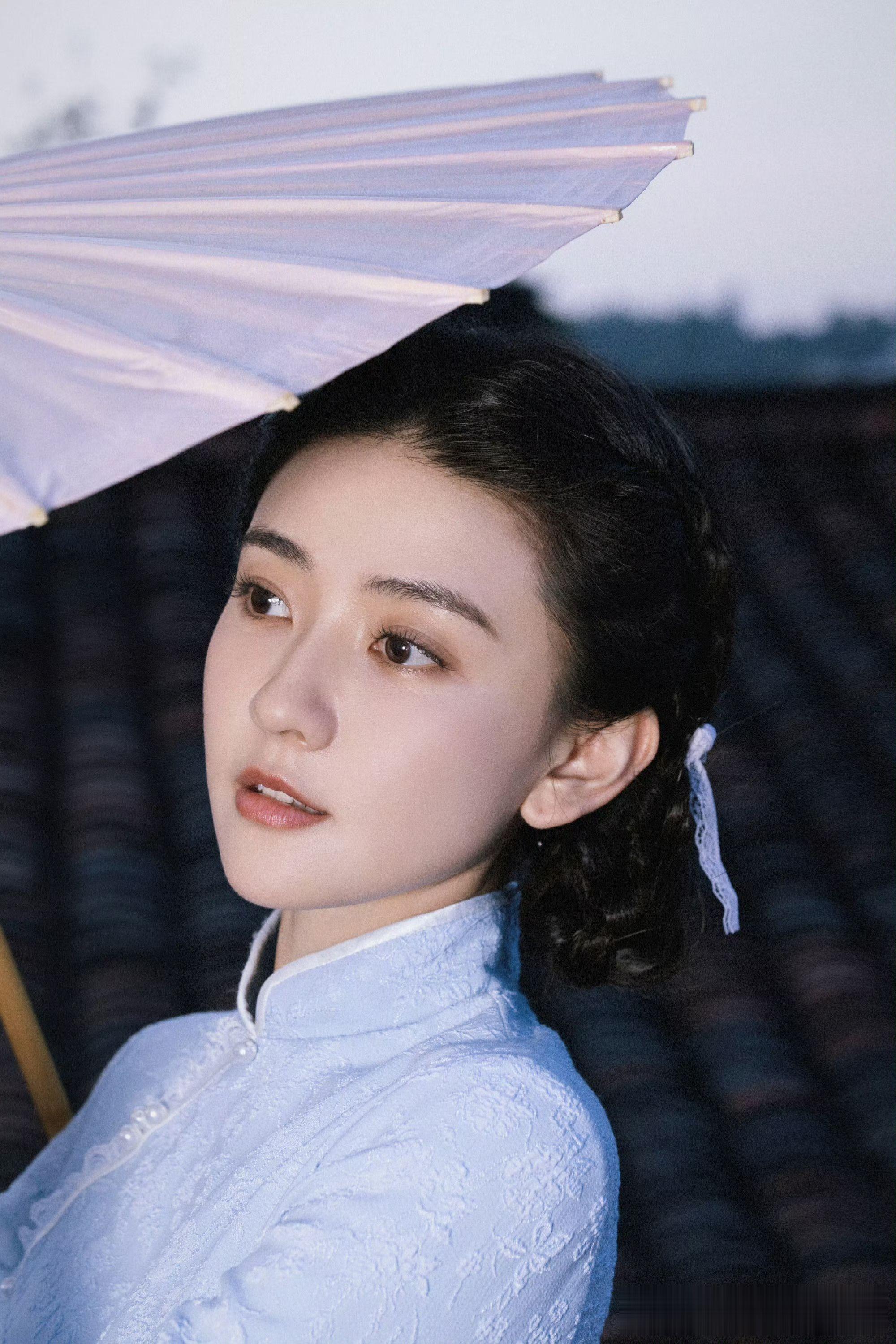 女星梁洁时尚魅力造型，小姐姐越来越有气质了！