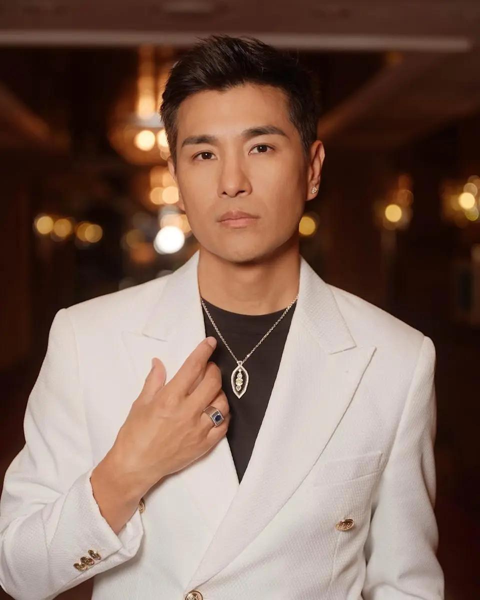 TVB视帝下月内地搞晚宴票价惹争议,与港姐太太搬新房越住越豪