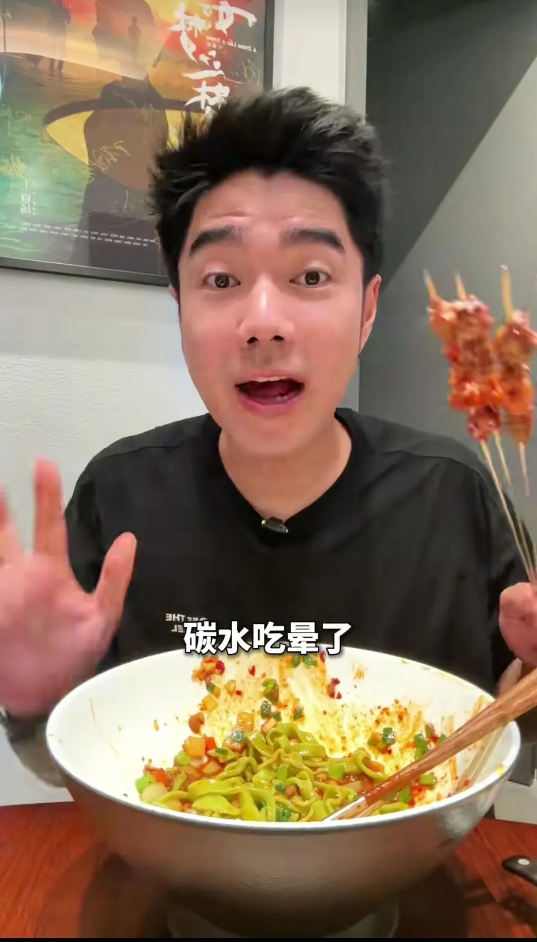 文章面馆开业4天后，终于有艺人到场！网友：这对比太心酸了
