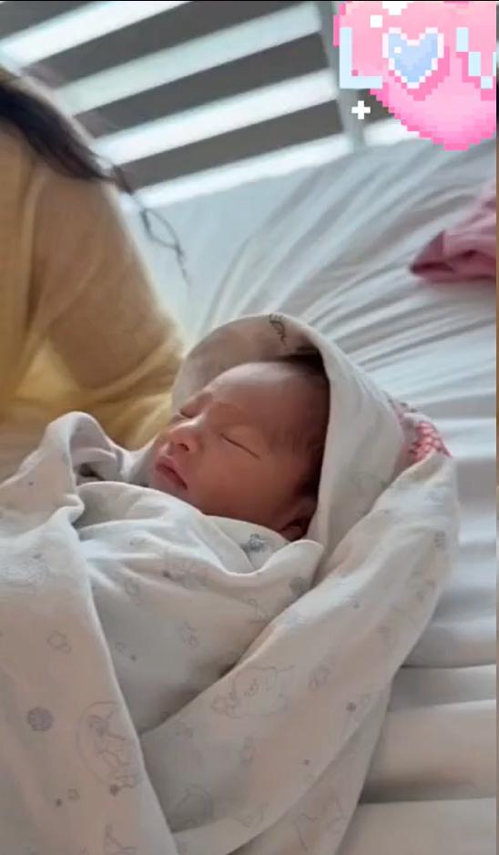 马筱梅晒儿子正脸，简直是汪小菲翻版