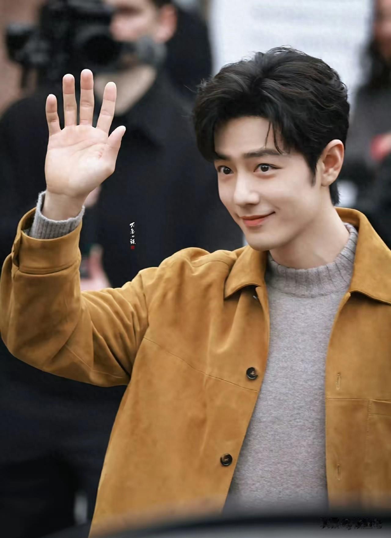 肖战每年看秀都是TODS在前，GUCCI在后，老钱内敛和张扬风的对决