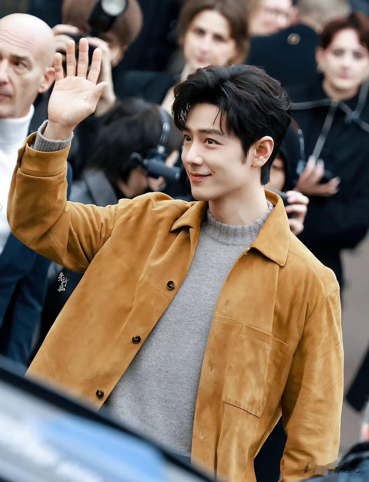 肖战每年看秀都是TODS在前，GUCCI在后，老钱内敛和张扬风的对决