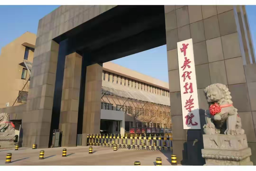 闫某晶妈妈霸气维护女儿，我就要吃燕窝，伊能静的话再次被验证