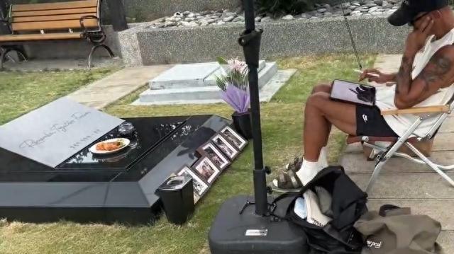 大s去世一年，s酒店已停业大门被木板封堵，大珍珠项链显落寞