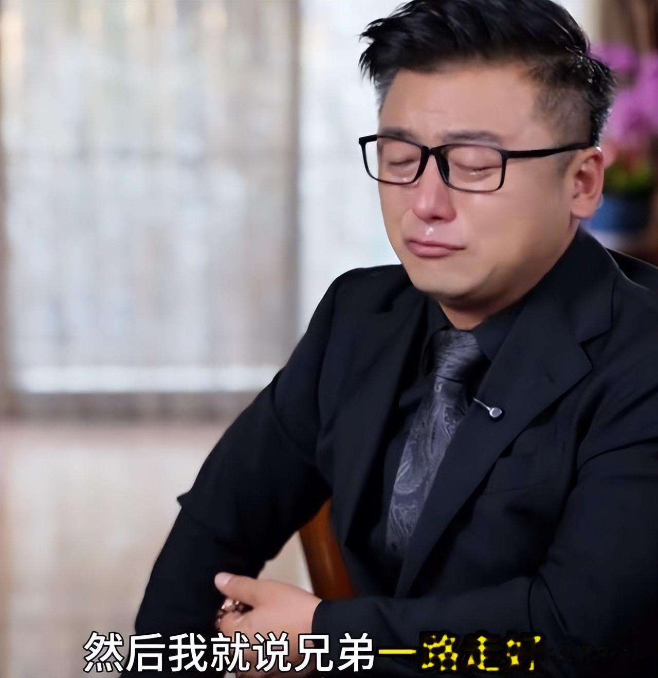 沈南落泪回忆送别张雪峰，遗体告别时张母扛不住，全场亲友大哭