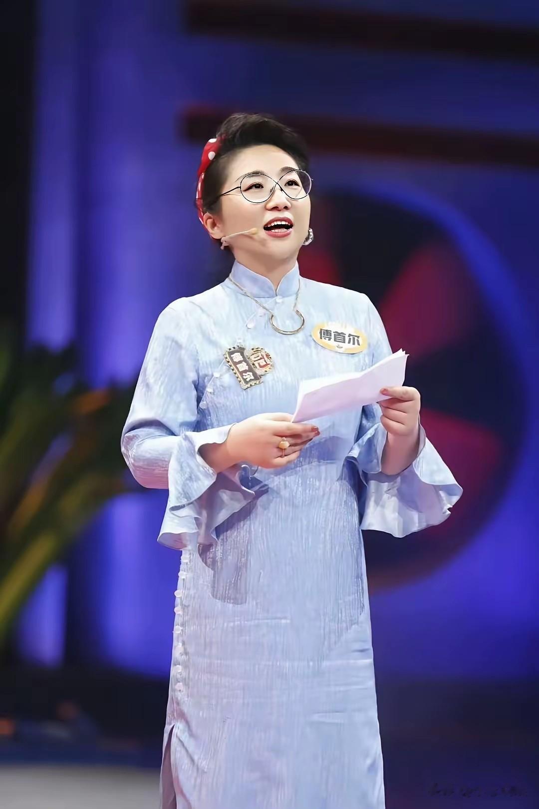 从前满身疲惫大妈相，如今纤细精致，傅首尔暴瘦后惊艳全网