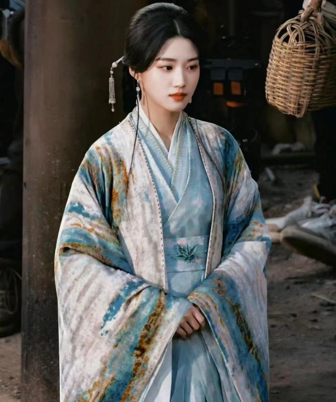 “江浙沪独生女”卢昱晓:95花的她到底是丑的普通,还是清纯耀眼