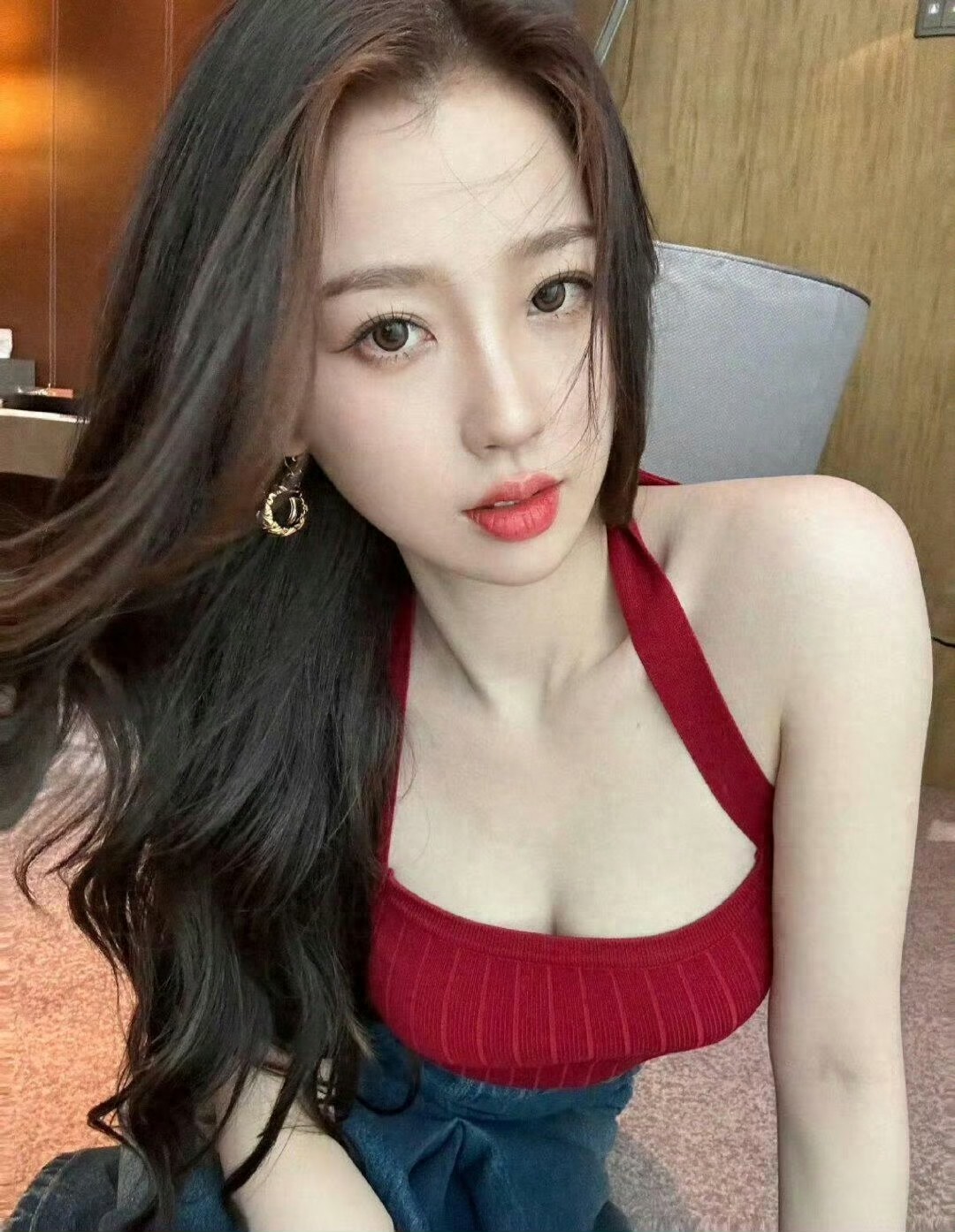 虞书欣 颜值身材都不错 奈何圈内人缘和路人缘不如何