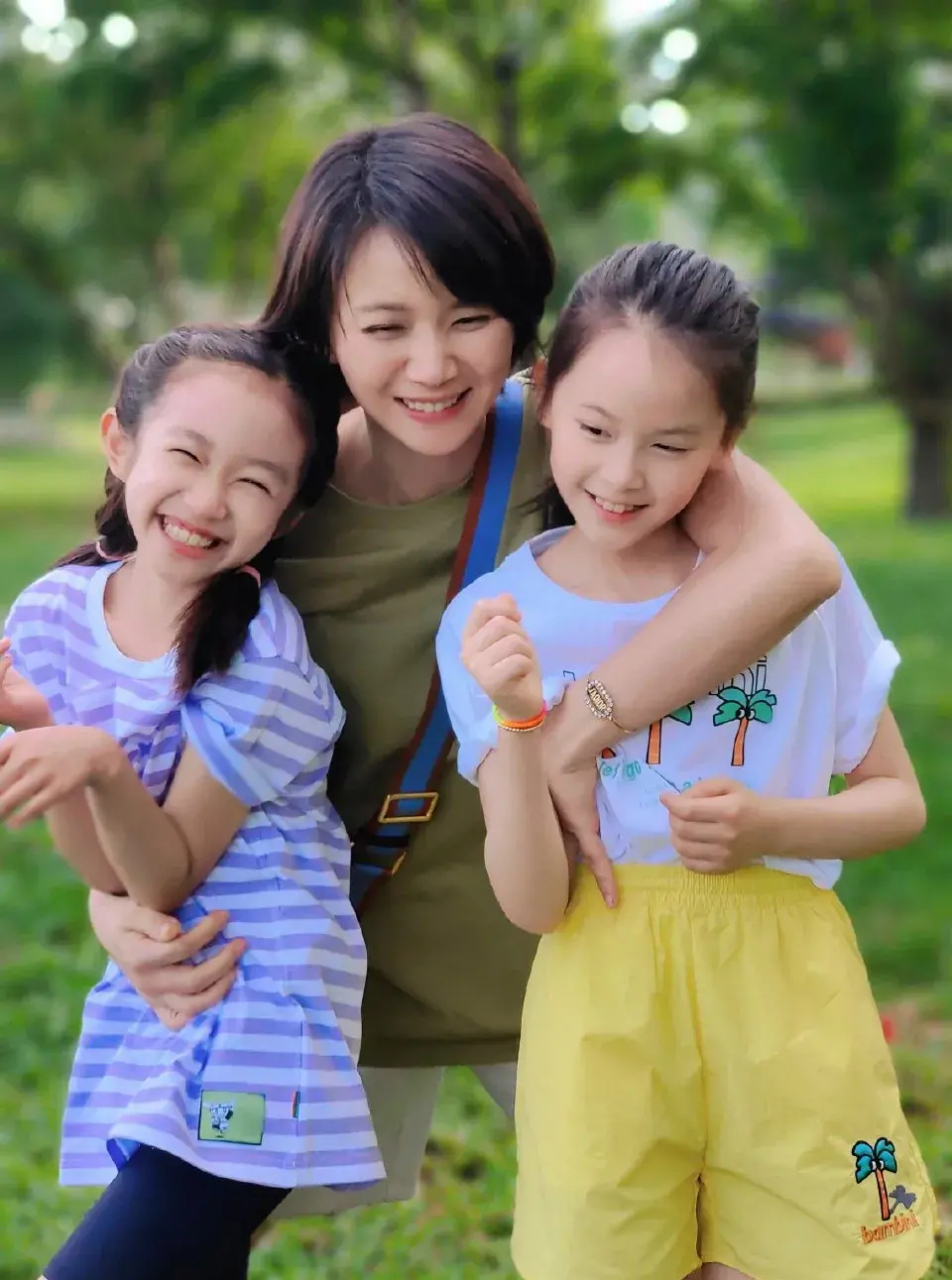 离开陈思诚后,她闪婚外国富豪7个月就离婚,如今单身带娃很潇洒