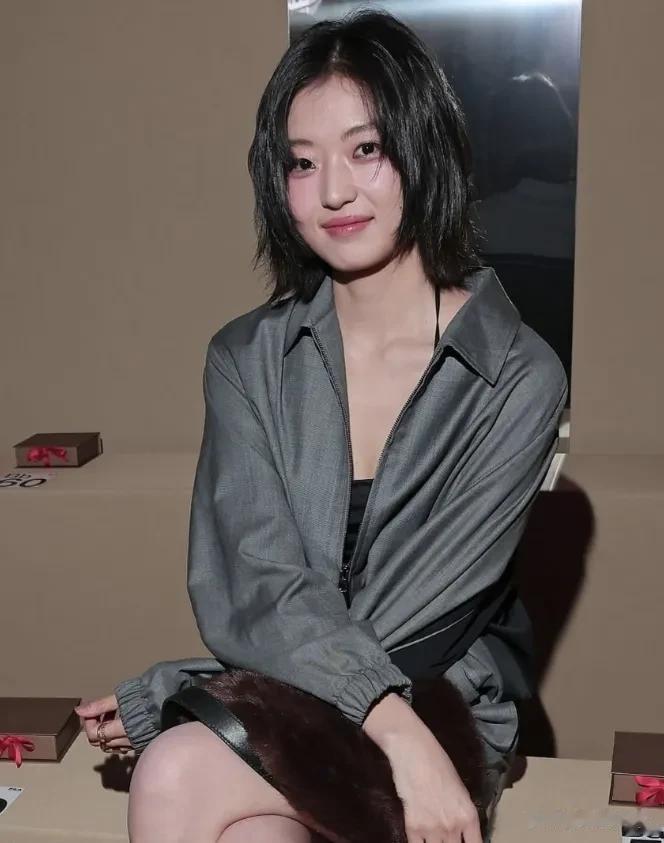 中国女星时装周太抗打！舒淇跟韩素希同框赢麻了，蒋勤勤状态绝杀