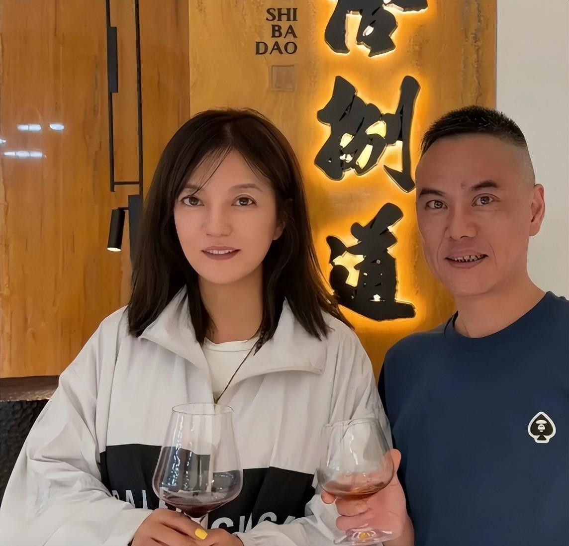 一手好牌打稀烂，50岁赵薇再迎一大噩耗，但她有一点仍让人膈应！