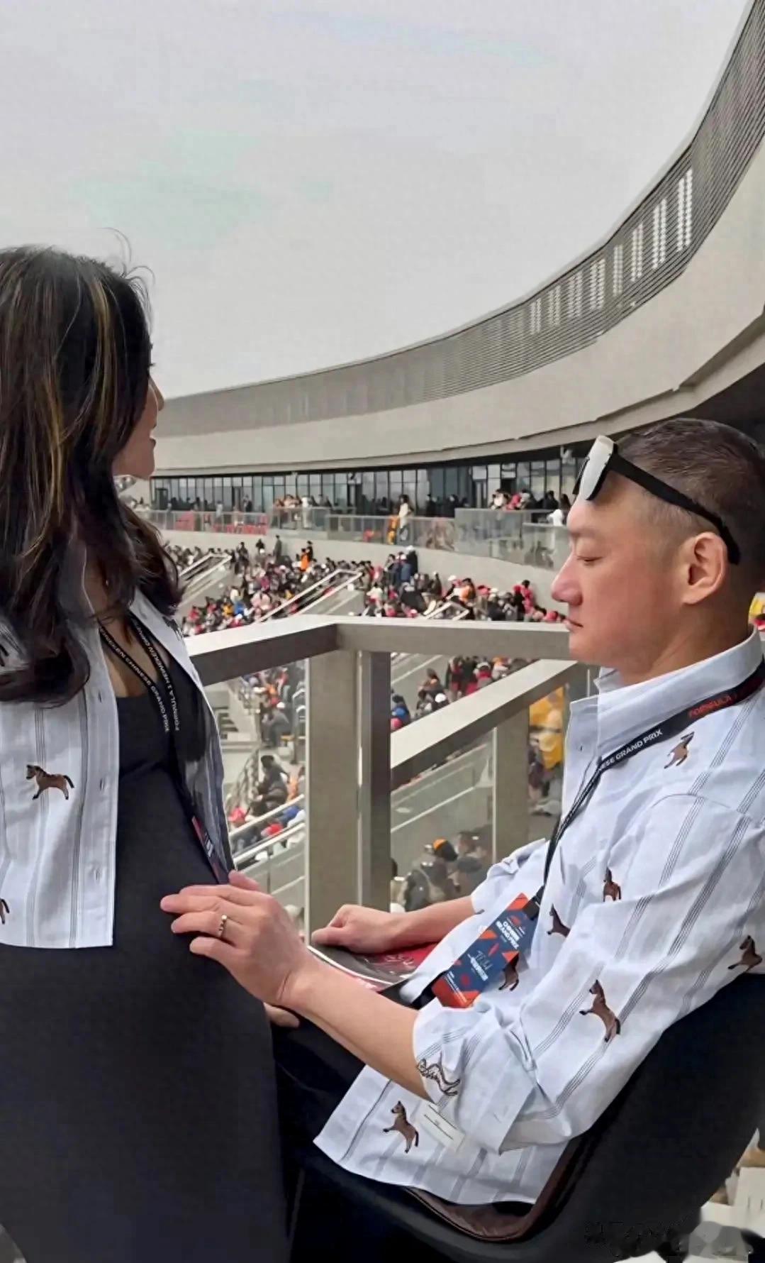 汪雨再一次证明,娶妻要娶年轻的,即使你老了,她还美得心旷神怡