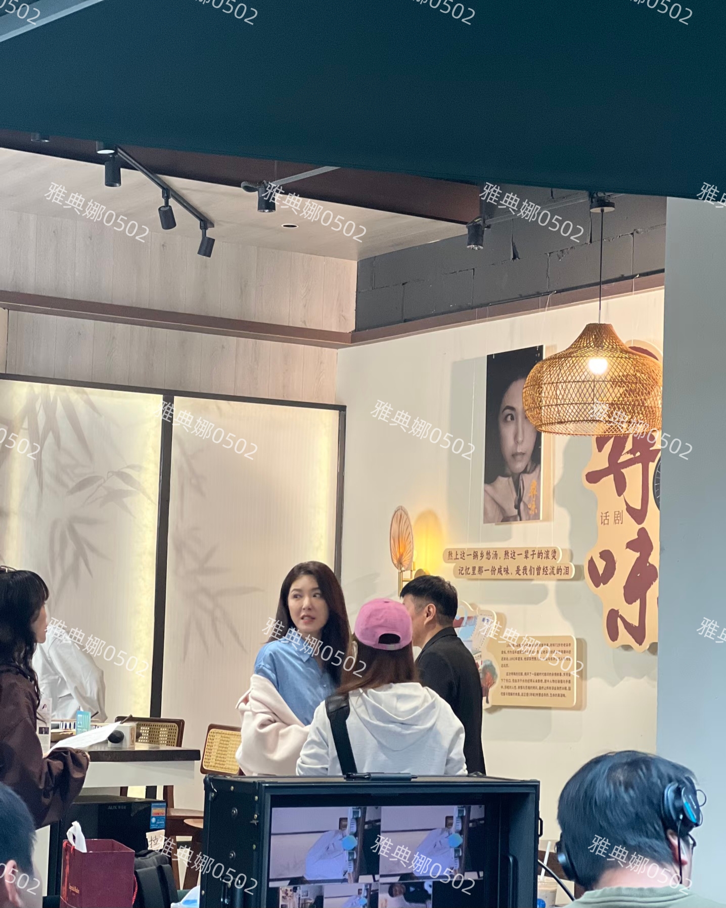 曾黎的美貌被高估了，成都遇到她本人没网上夸的那么美脸很僵很肿