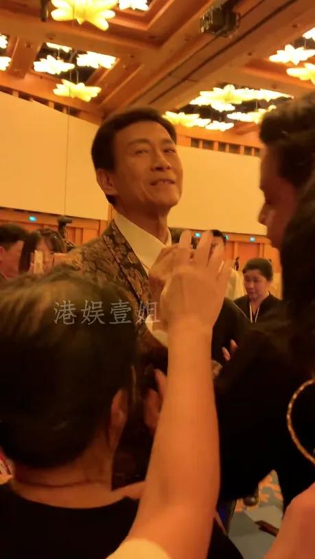 79岁郑少秋罕谈近况!亲解多年未露面原因:生活节奏放慢