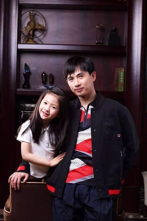 上海知名女星，演《老娘舅》出名，47岁貌美如花，老公身份太强大