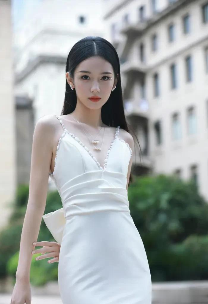 周也，吊带裙写真