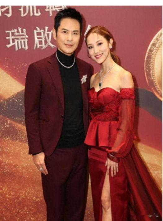 被曝父女恋后，她嫁大21岁明星4年抱3娃，现住1.2亿豪宅生活幸福