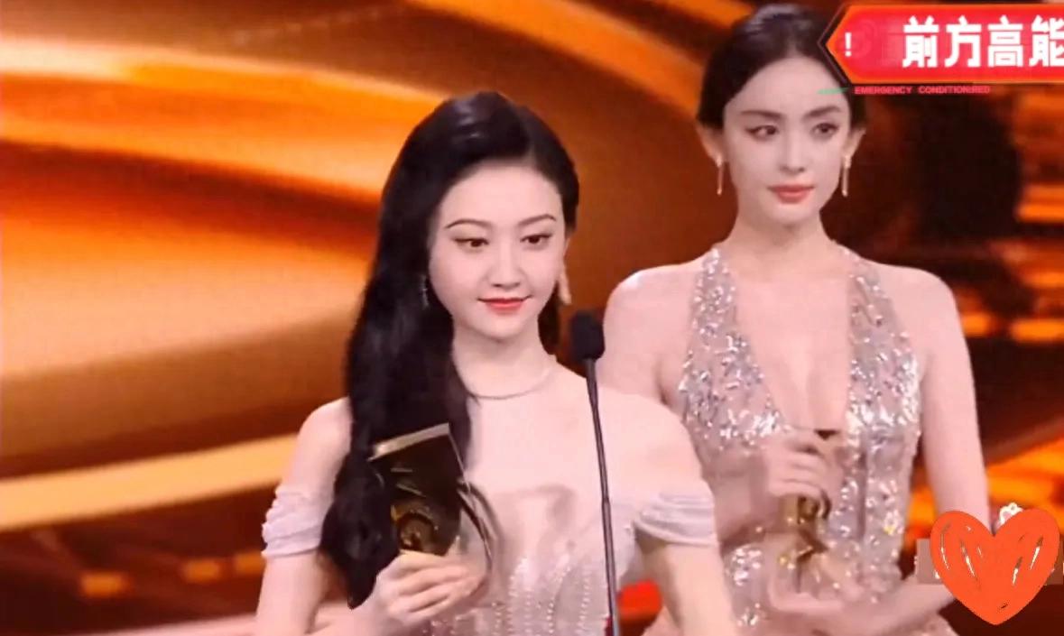 景甜本就很美，与娜扎同框更显不同风格的惊艳！