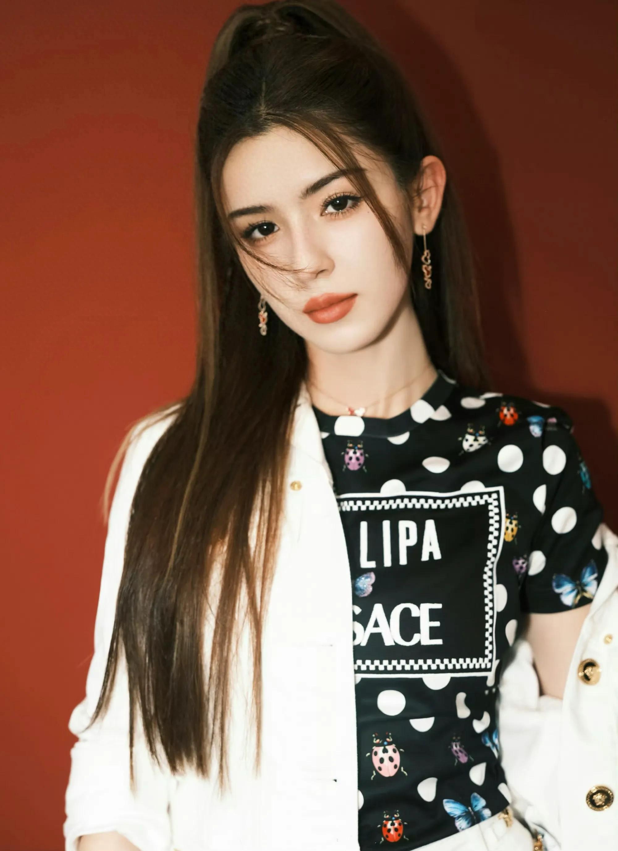 哈尼克孜小白裙甜美迷人