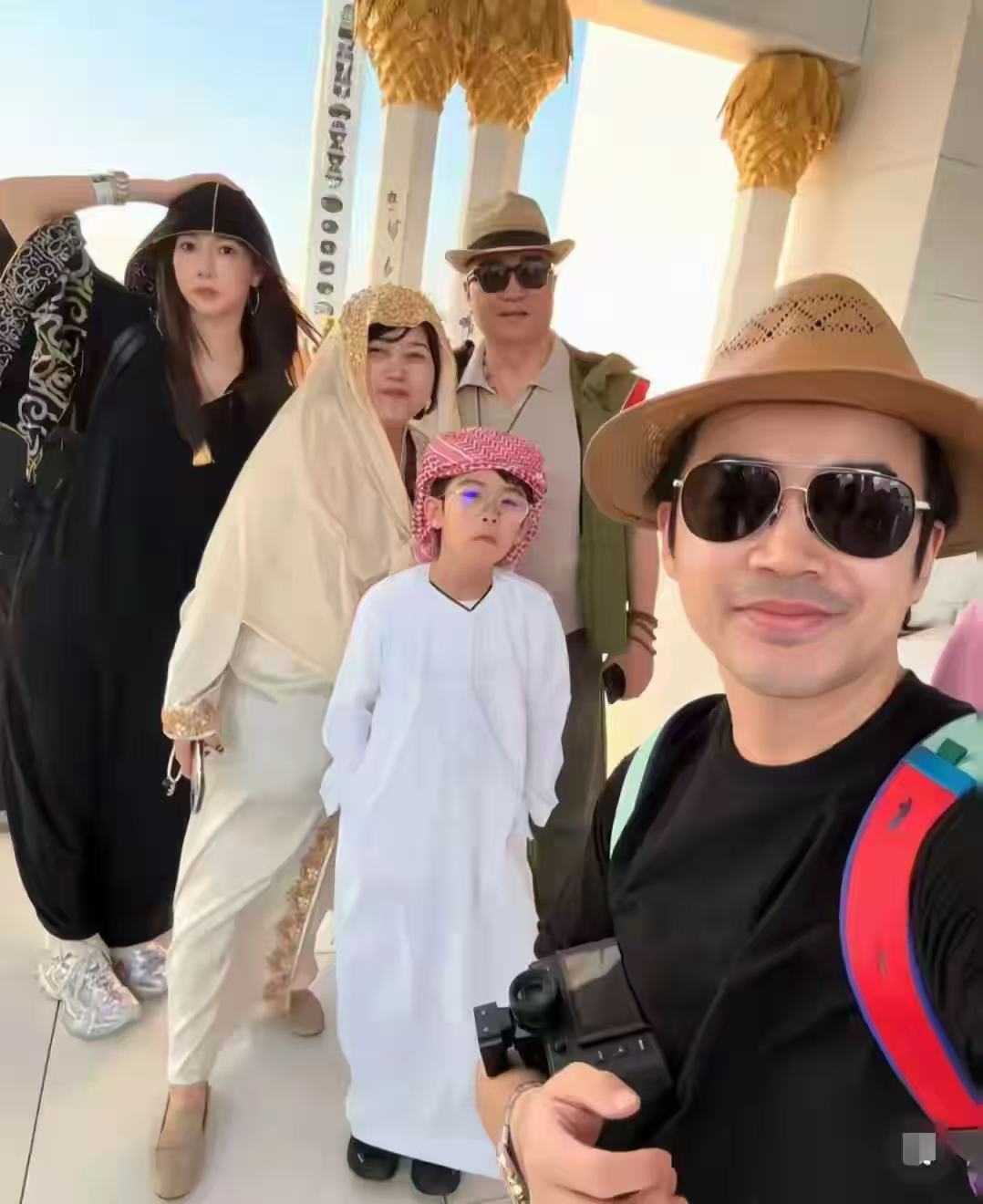 明星被困中东后续！迪丽热巴滞留超三天原因曝光，玄子一家中转机