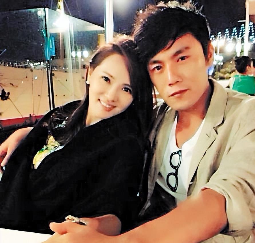 58岁伊能静终于不再隐瞒！公开和秦昊结婚真相，原来庾澄庆当初真没说谎