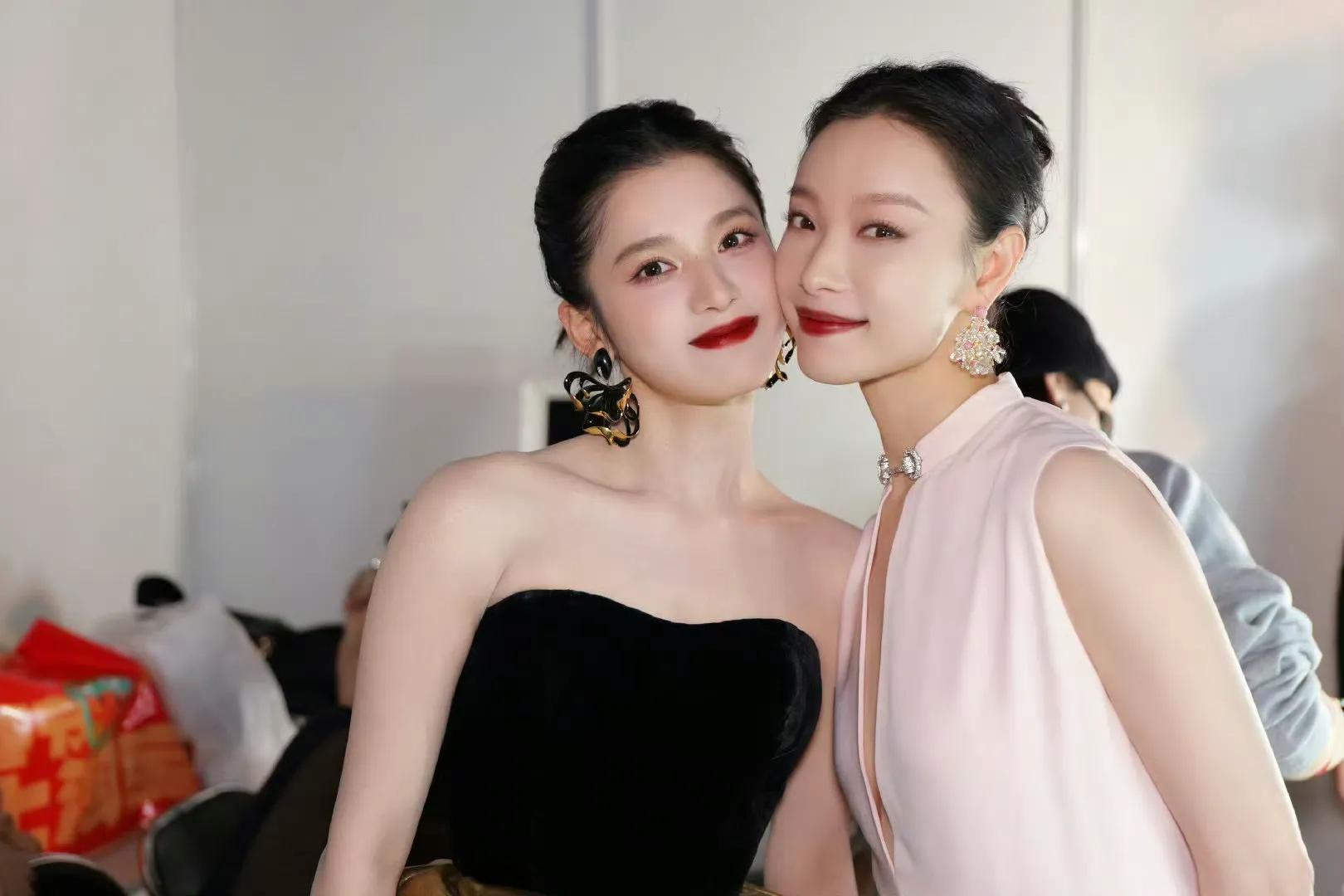 倪妮穿的真大方