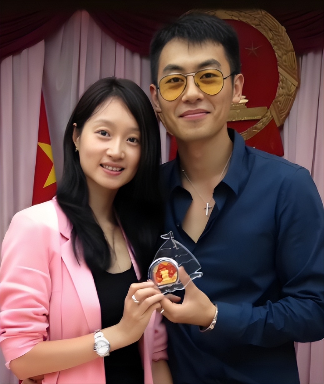 与沈佳妮婚变传闻真相大白刚1年，朱亚文近况曝光，宋佳真没说错
