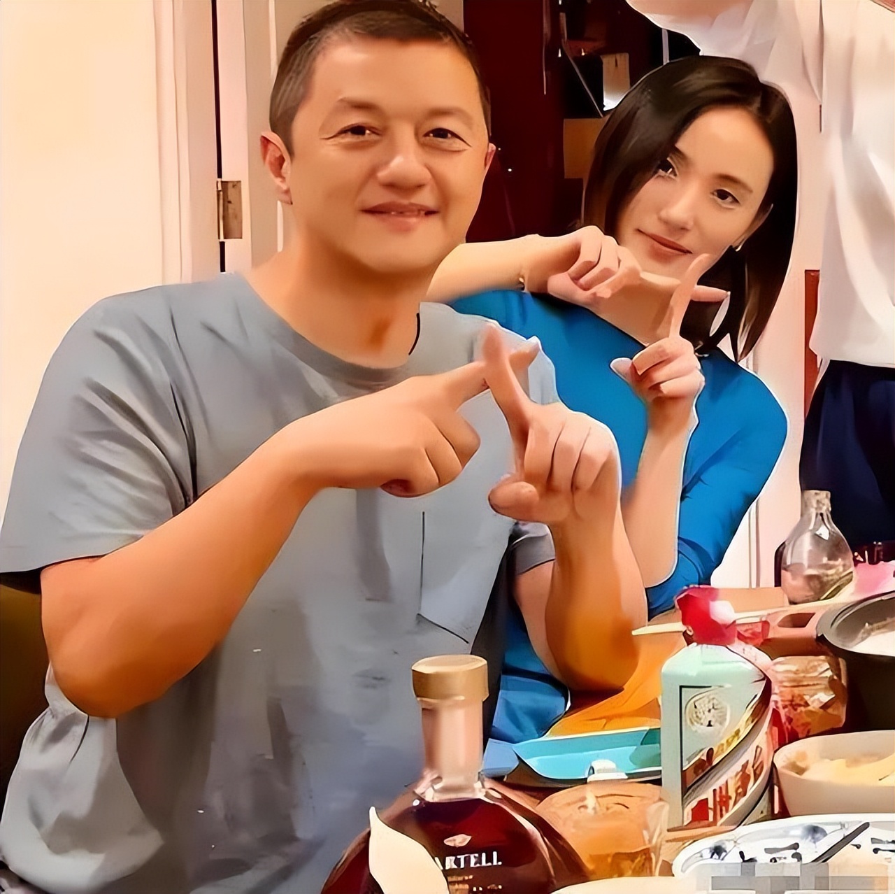 海哈金喜开播，满屏都是复婚，谈起前夫李亚鹏，她感谢网友的认可