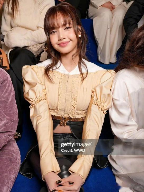 LV大秀太真实！Lisa三角区尴尬，全智贤面相大变，周冬雨真爷们儿