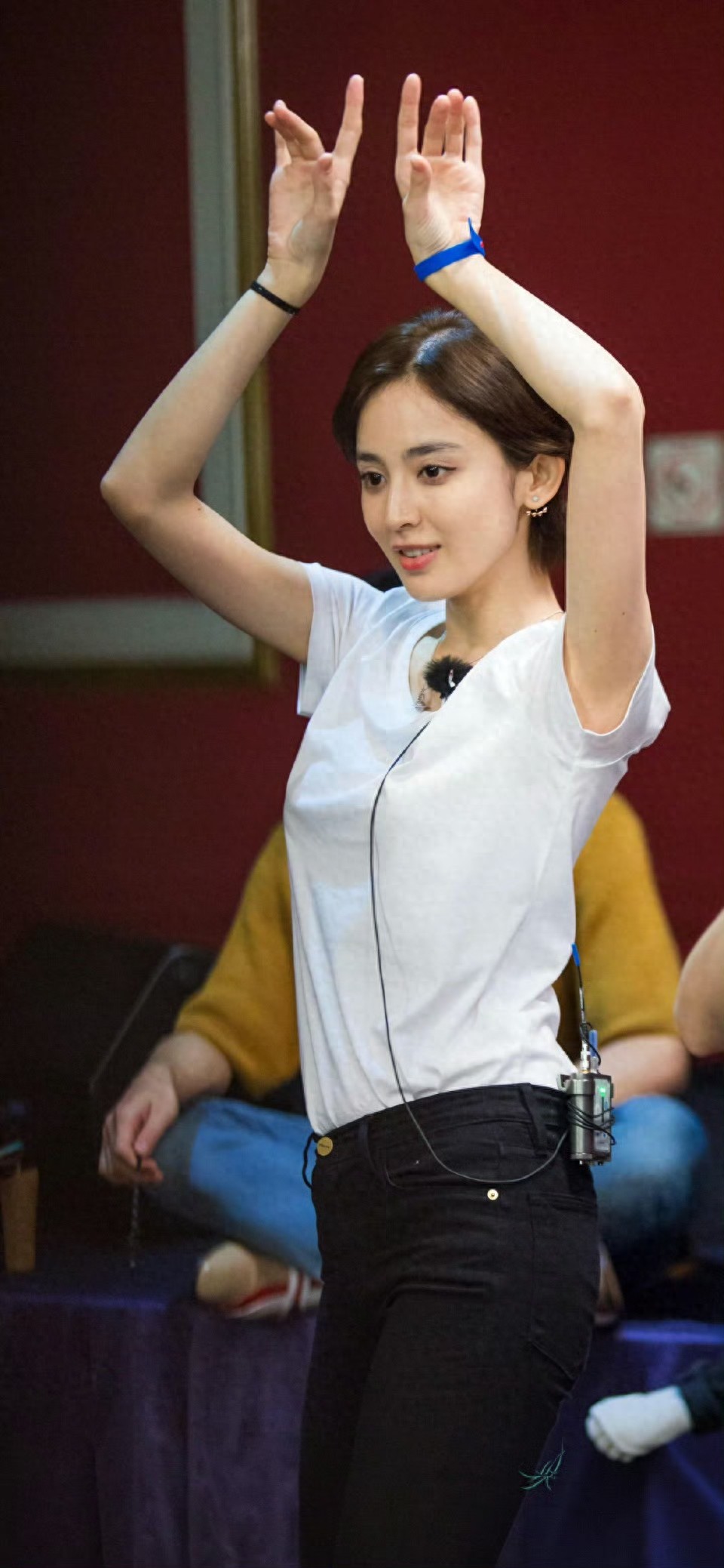 古力娜扎早期舞台表演练习 体态真好 ???