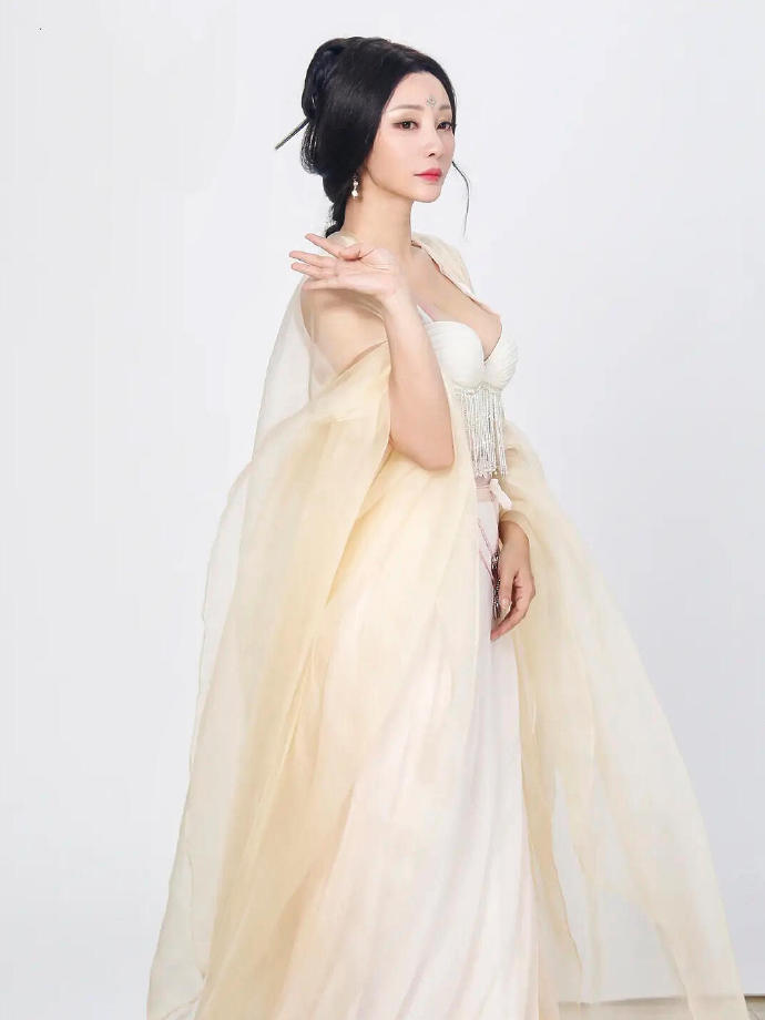 柳岩穿古装，真是美得不像话啊！这张力也太顶了吧！