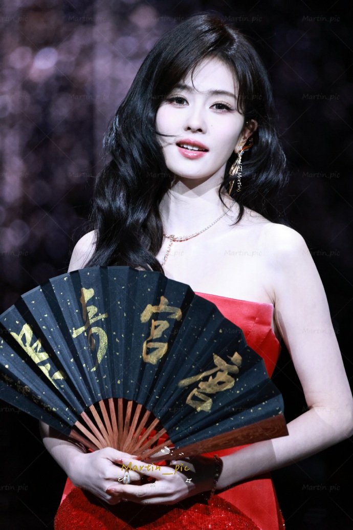 白鹿活动内场生图，曼妙身材很吸引人