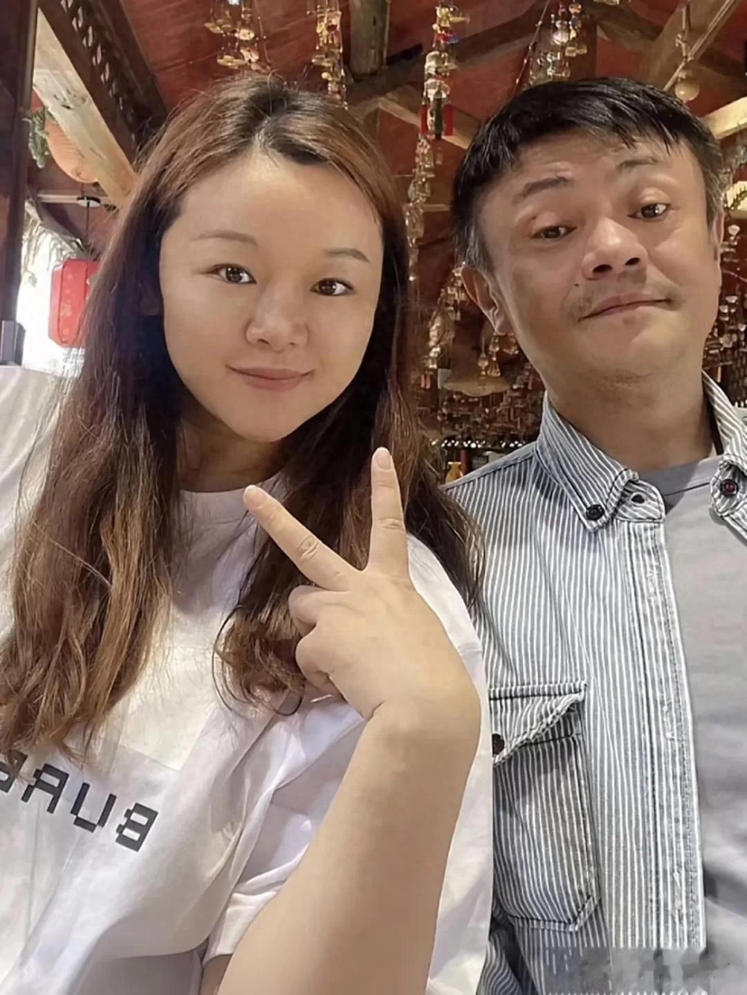 演员高亮去世1周年，妻子发文晒全家近况，网友惦记84岁高明身体