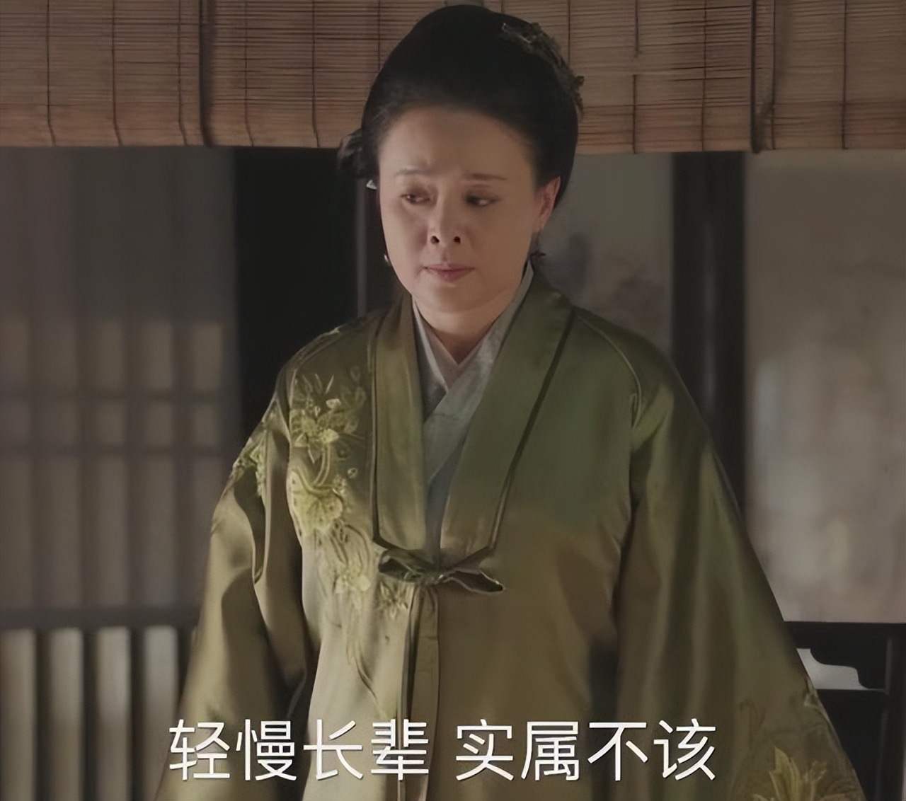 她演丫鬟让人记了25年，教授丈夫等她9年结婚，每月给10万零花钱