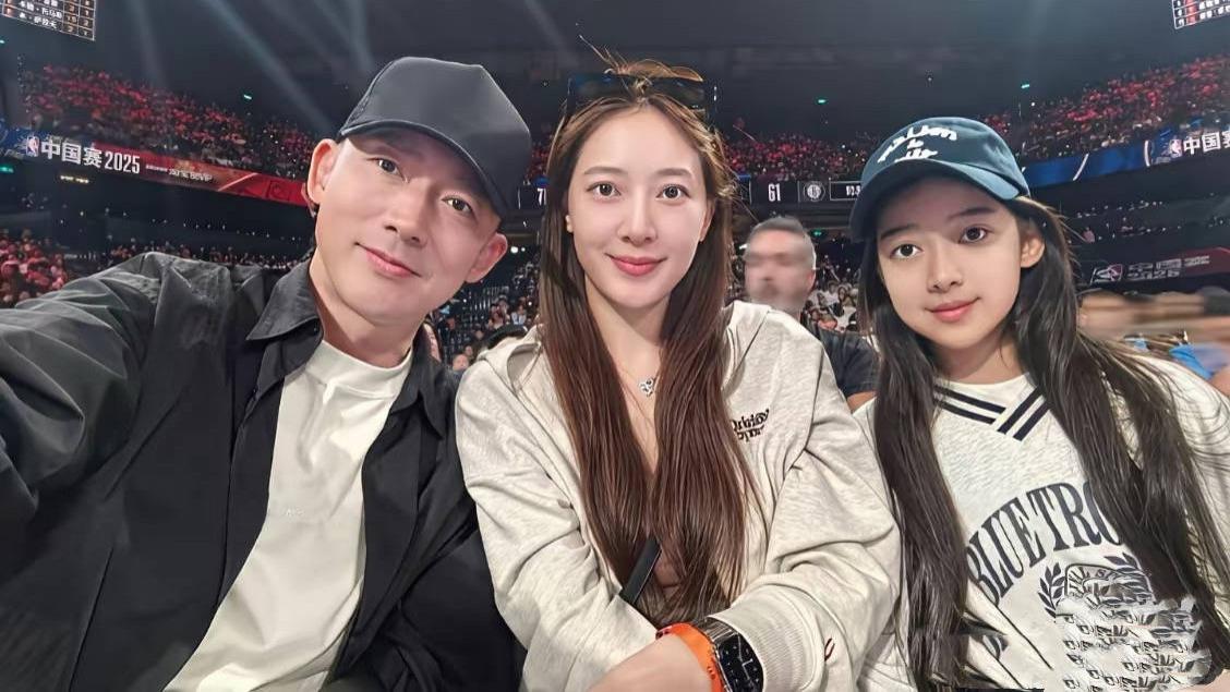 聂远3岁女儿首露脸，大眼睛白皮肤像混血儿