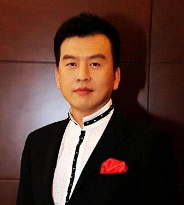 儿子丢了、父亲走了、妻子跑了,央视主持张泽群如今落到这般田地