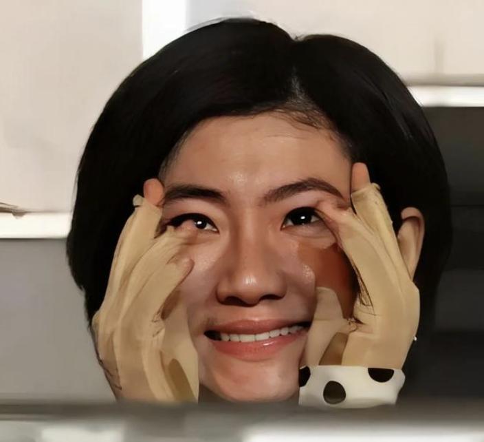 Selina任家萱一家25口给外婆庆生，男友儿子都露脸，阵仗真大啊