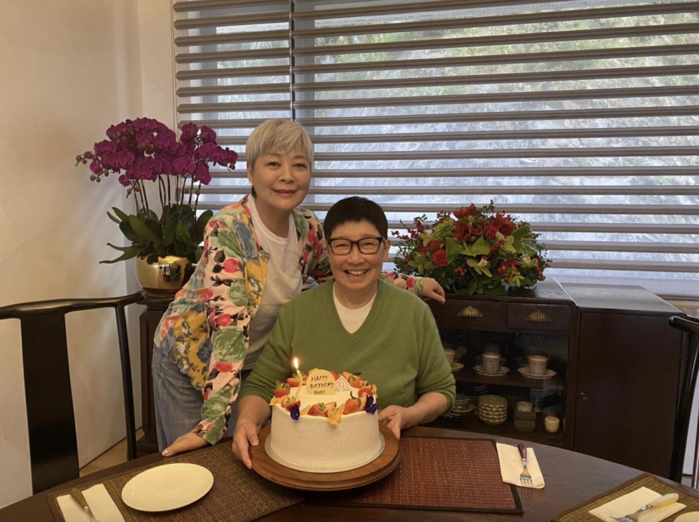 71岁女星与同性密友同居20年，称彼此没爱情，两度离婚不喜欢同性